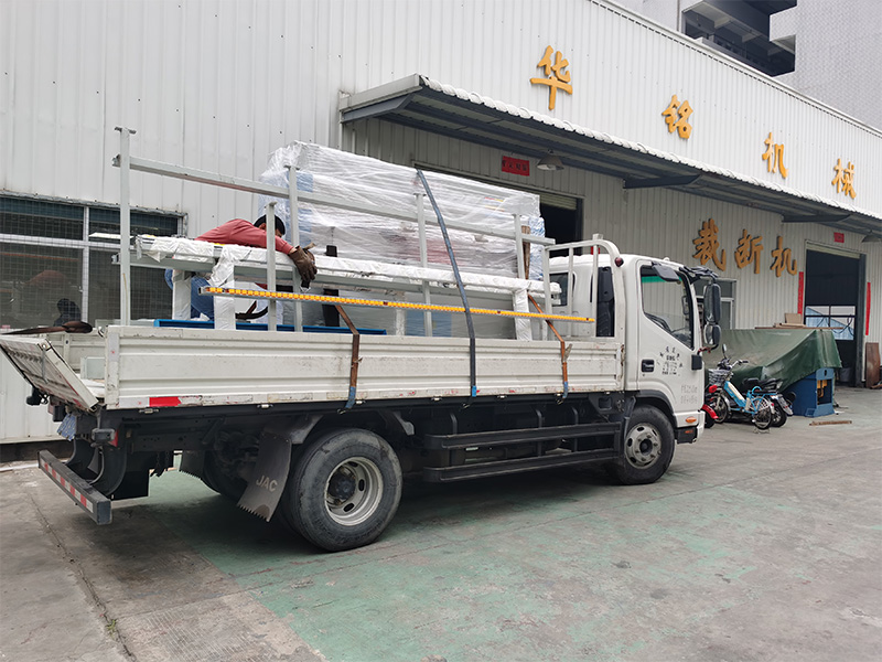 裁斷機發(fā)貨現(xiàn)場